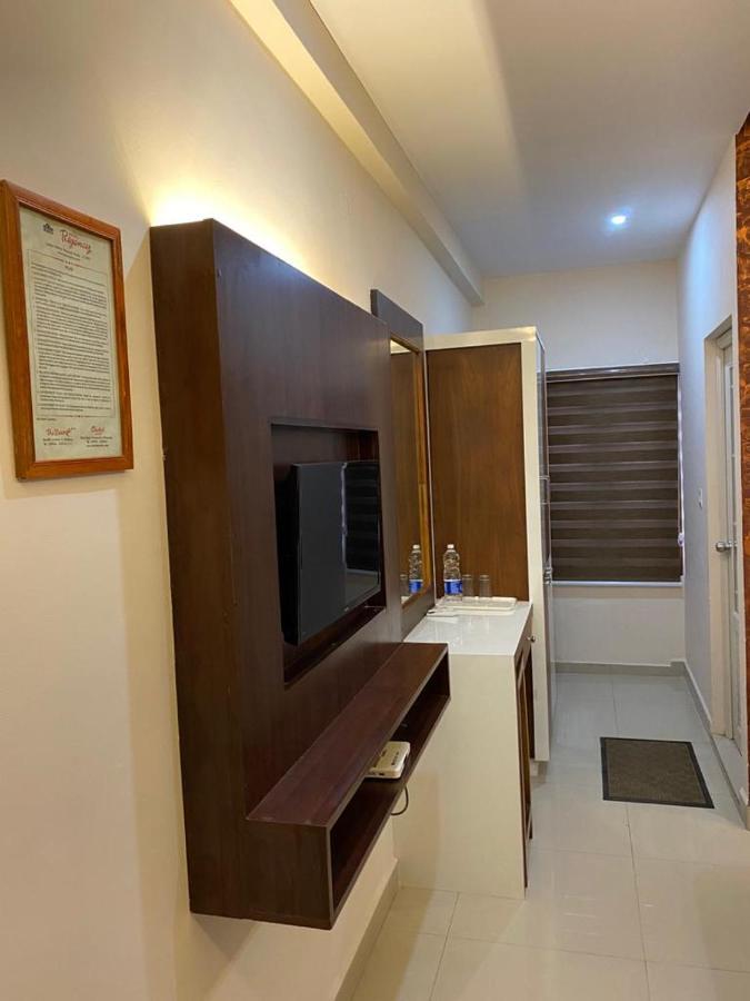 Hotel Issacs Regency Sultan Bathery Exterior foto